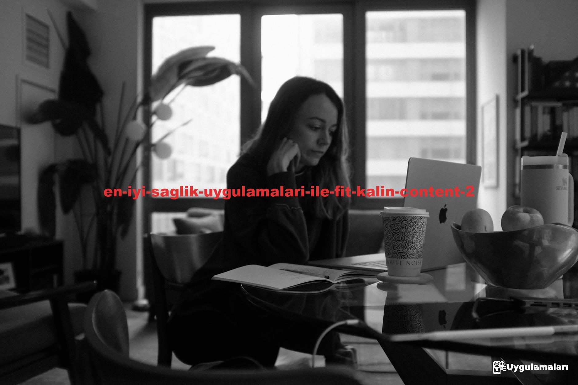 Giyilebilir teknoloji ürünü bir saat.